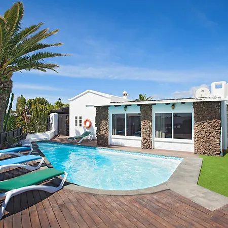 Jessica Suites Tías