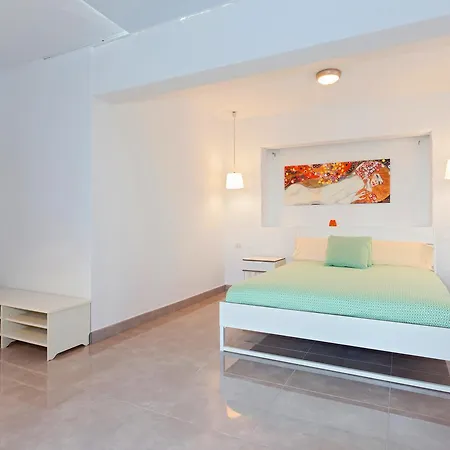 Jessica Suites * Tías