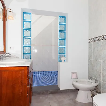 Villa Jessica Suites *